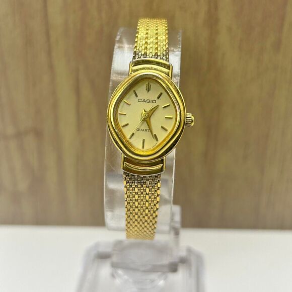 Casio Ladies Watch Gold Stainless Steel RARE Gold Dial - Picture 4 of 6